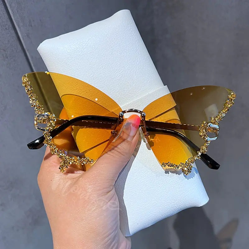 Diamond Butterfly Sunglasses – The Uptown Universe display picture 3